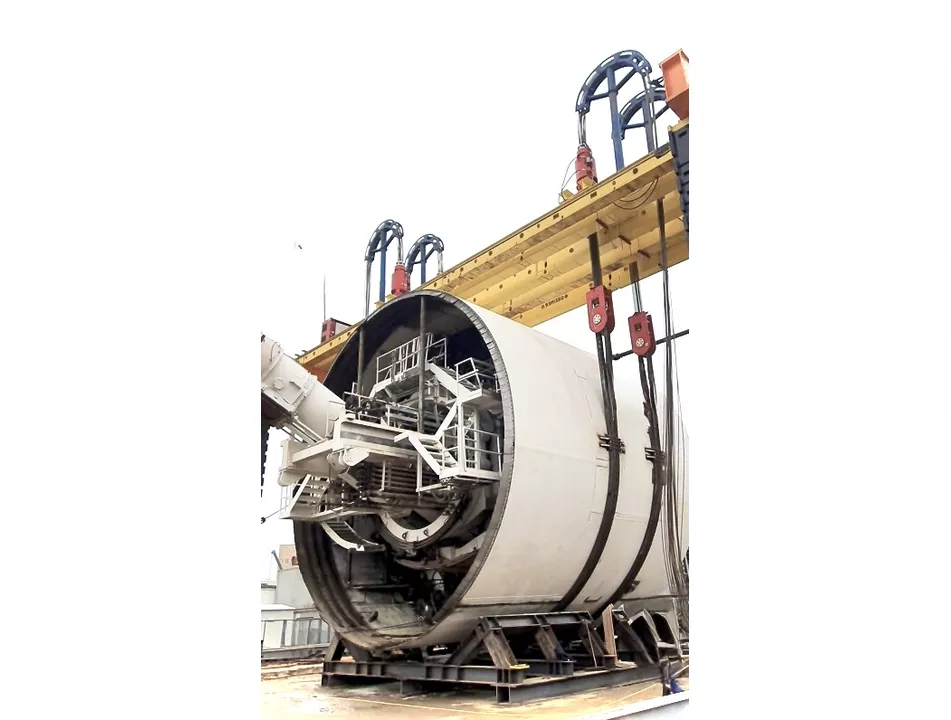 Изображение тяни толкай монтаж | Монтаж ТПМК с гидравлическими порталами | Такелаж в стеснённых условиях - Гидравлические Портальные Системы: Незаменимые Помощники В Монтаже Тоннелепроходческих Комплексов