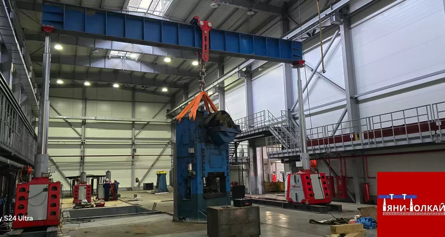 Разворот на 180 градусов Ravne 400 массои? 36,5 тонн и Lasco VPE 315 массой 20 тонн гидравлической портальной системой 200 тонн (одной парой) | Комплексная операция по перемещению промышленного оборудования  | Такелаж прессов